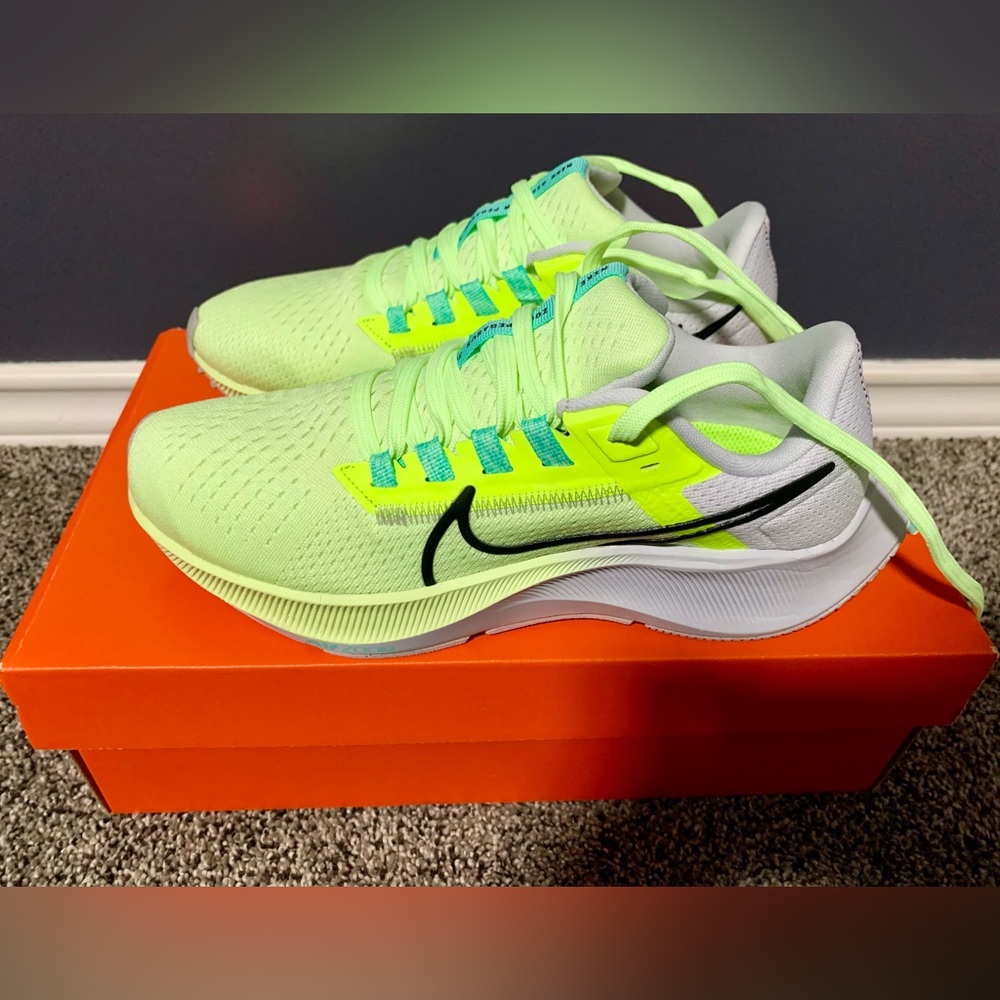 NIKE Wmns Air Zoom PEGASUS 38